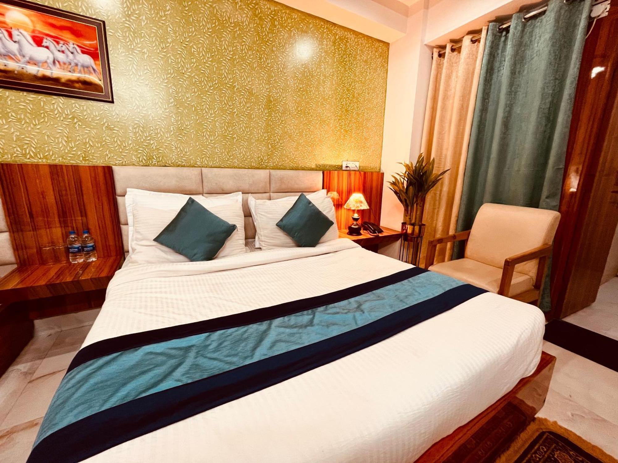 Hotel Golden Temple View By La Casa, Amritsar #Top Rated #Most Awarded #Swimming Pool #Prime Location #Luxury Rooms #Parking #Rooftop Cafe ภายนอก รูปภาพ
