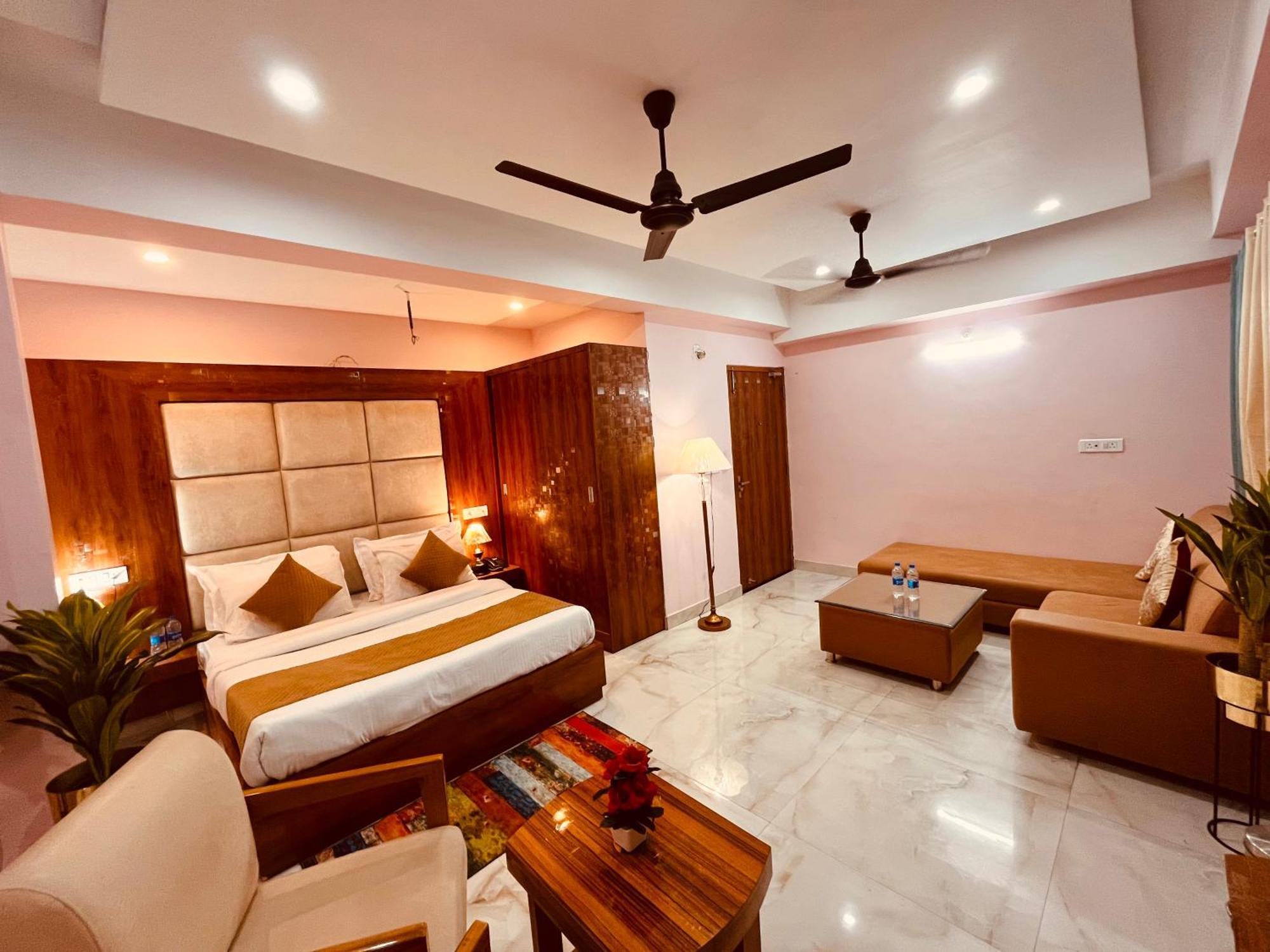 Hotel Golden Temple View By La Casa, Amritsar #Top Rated #Most Awarded #Swimming Pool #Prime Location #Luxury Rooms #Parking #Rooftop Cafe ภายนอก รูปภาพ