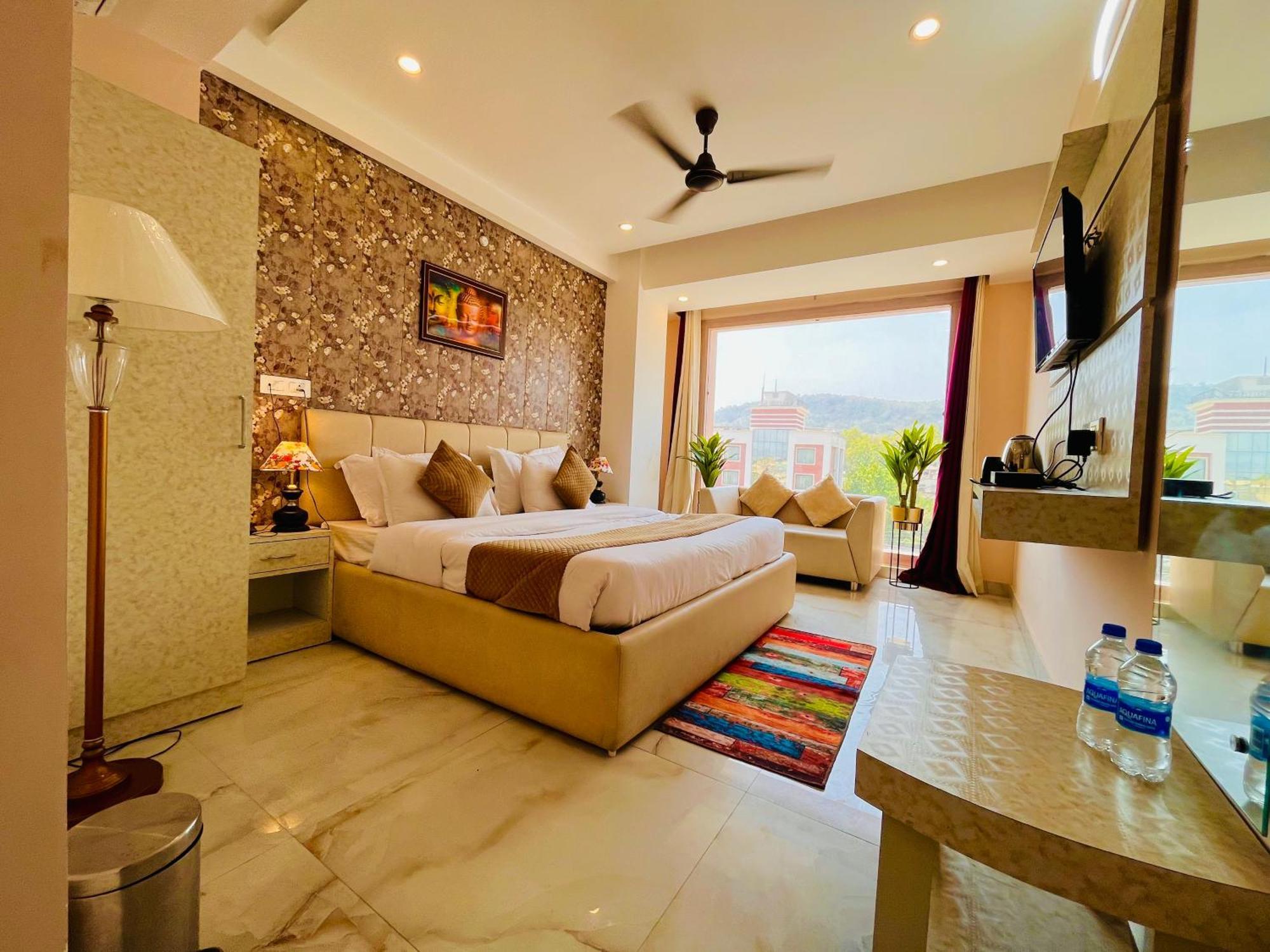 Hotel Golden Temple View By La Casa, Amritsar #Top Rated #Most Awarded #Swimming Pool #Prime Location #Luxury Rooms #Parking #Rooftop Cafe ภายนอก รูปภาพ